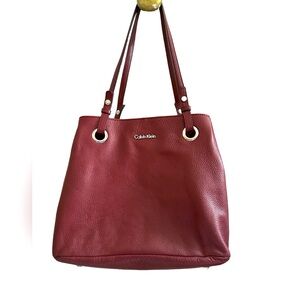 Calvin Klein leather purse. Pebbled leather. Very good condition.